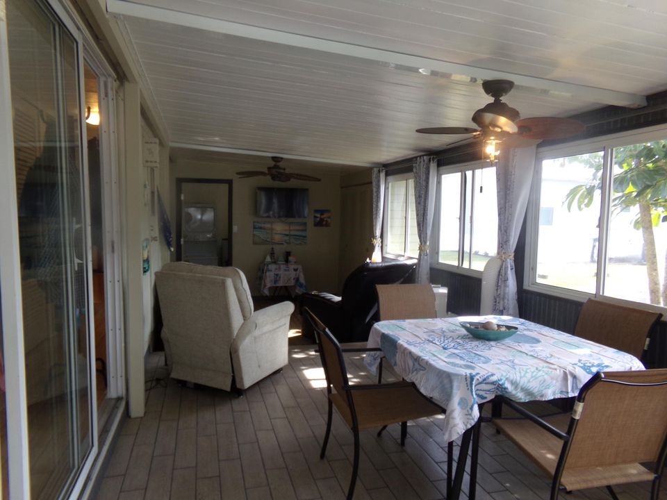 Active With Contract: $129,000 (2 beds, 2 baths, 980 Square Feet)