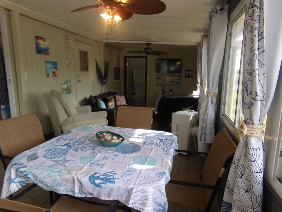 Active With Contract: $129,000 (2 beds, 2 baths, 980 Square Feet)