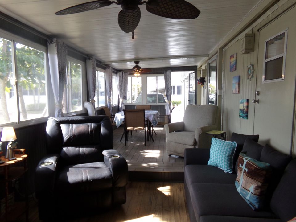 Active With Contract: $129,000 (2 beds, 2 baths, 980 Square Feet)