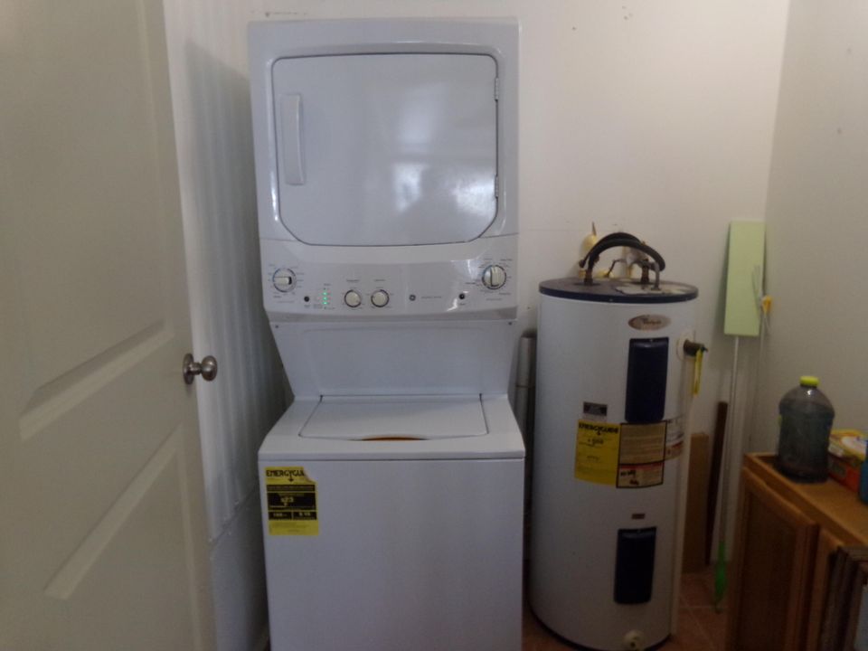 Active With Contract: $129,000 (2 beds, 2 baths, 980 Square Feet)