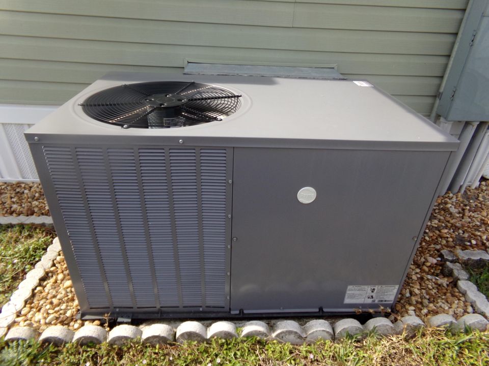 Active With Contract: $129,000 (2 beds, 2 baths, 980 Square Feet)