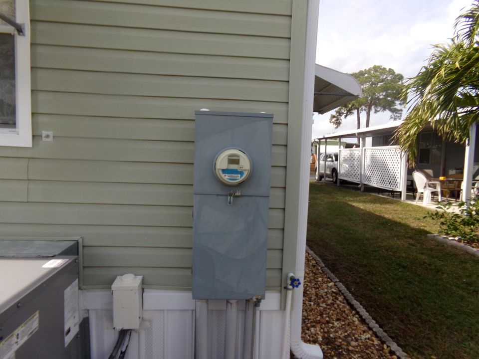 Active With Contract: $129,000 (2 beds, 2 baths, 980 Square Feet)