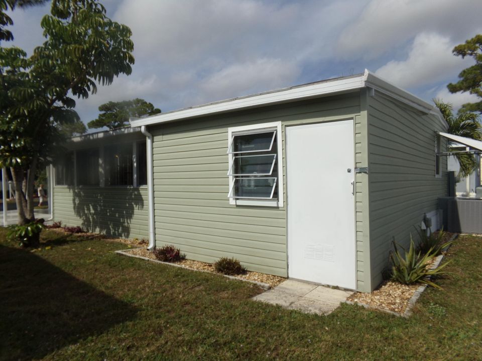 Active With Contract: $129,000 (2 beds, 2 baths, 980 Square Feet)