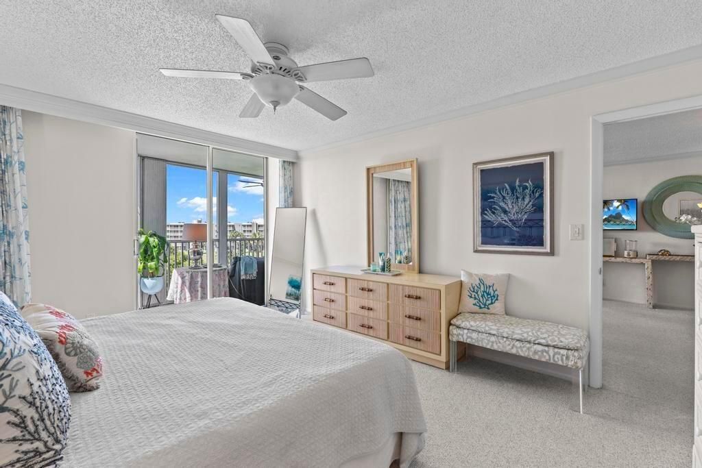 Под контрактом: $239,500 (2 спален, 2 ванн, 1300 Квадратных фут)