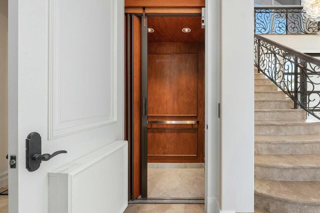 Active With Contract: $9,750,000 (5 beds, 6 baths, 7619 Square Feet)