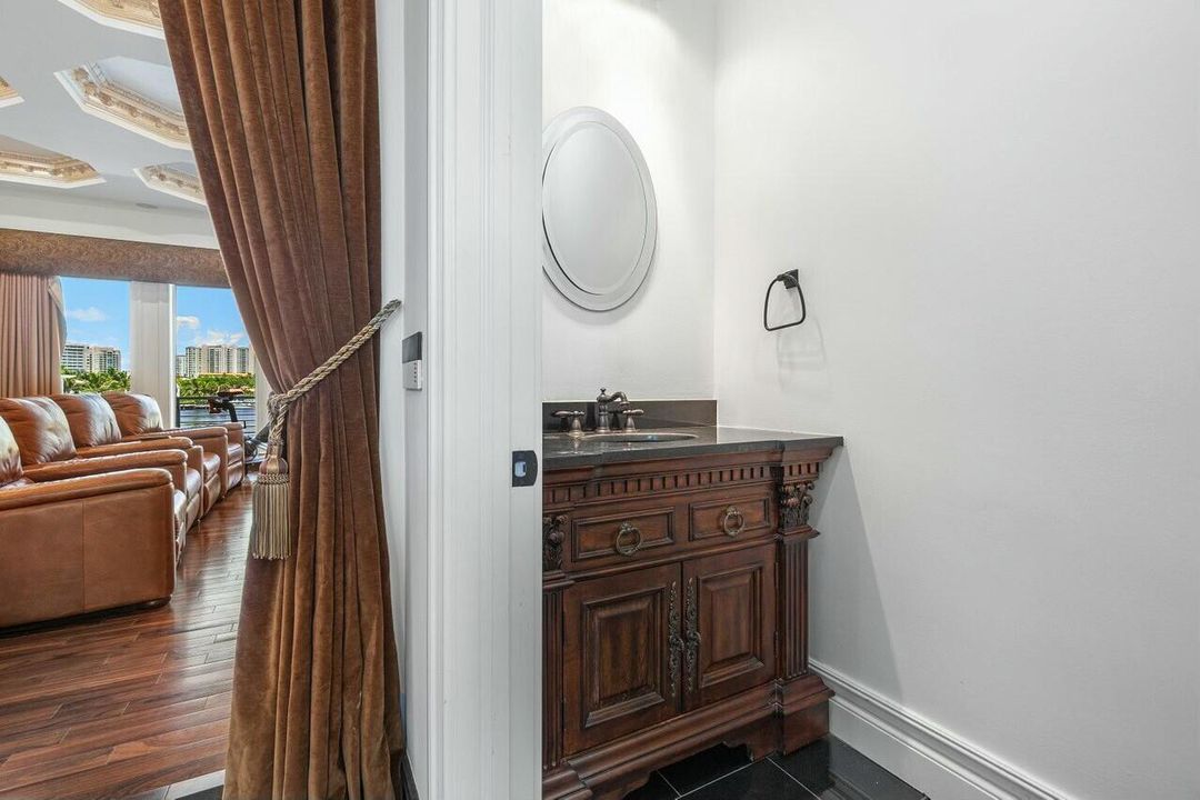 Active With Contract: $9,750,000 (5 beds, 6 baths, 7619 Square Feet)