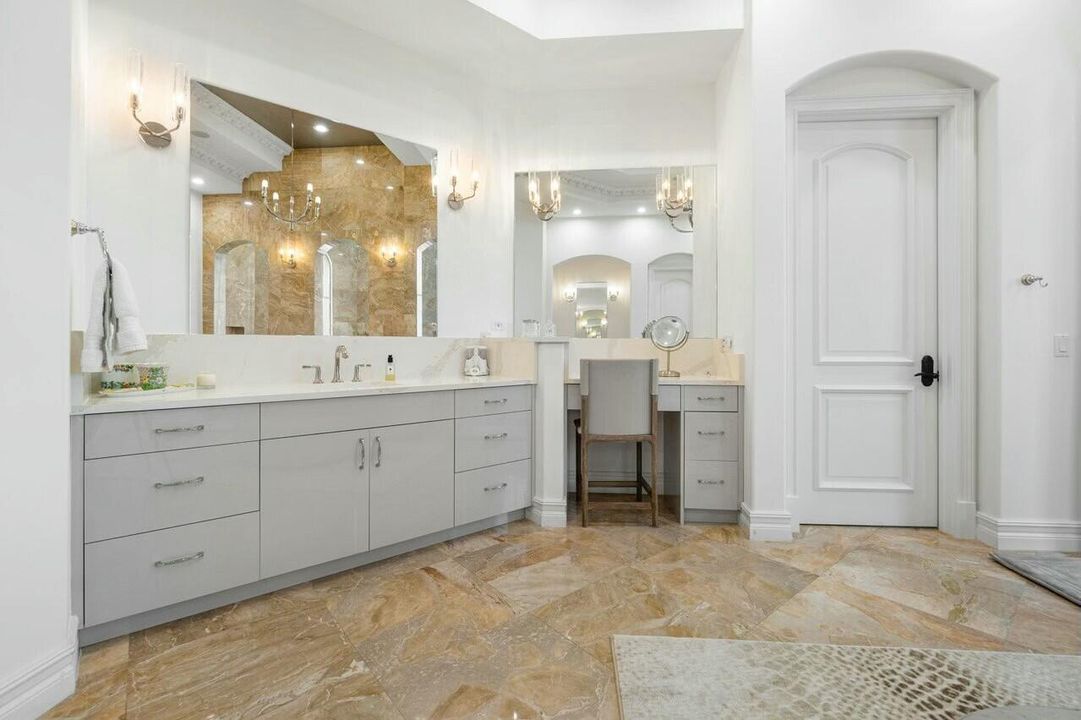 Active With Contract: $9,750,000 (5 beds, 6 baths, 7619 Square Feet)