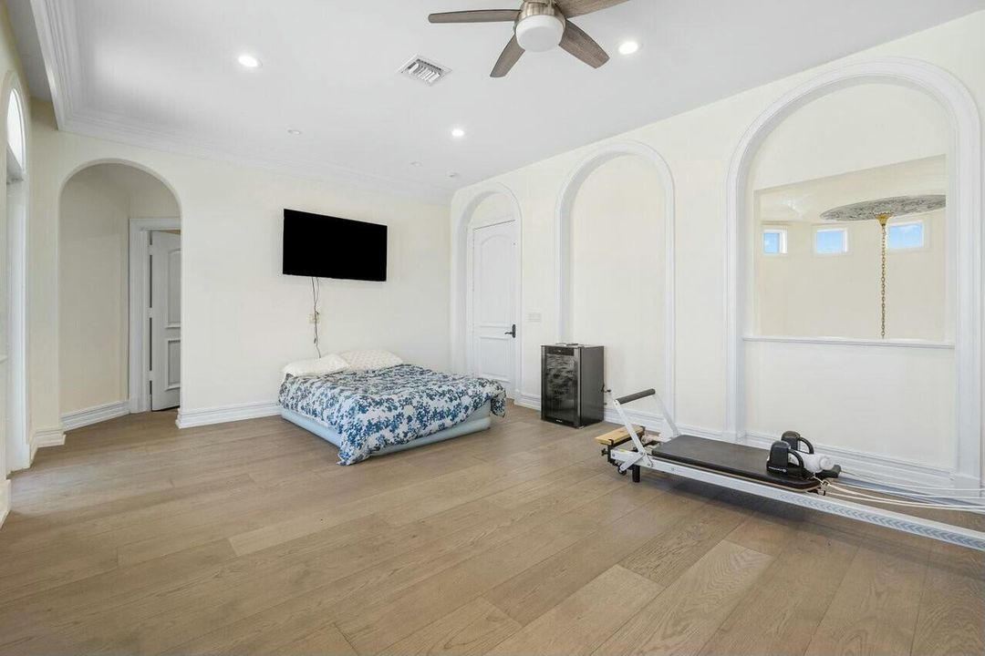 Active With Contract: $9,750,000 (5 beds, 6 baths, 7619 Square Feet)