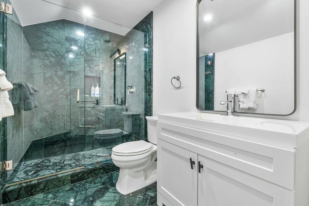 Active With Contract: $9,750,000 (5 beds, 6 baths, 7619 Square Feet)