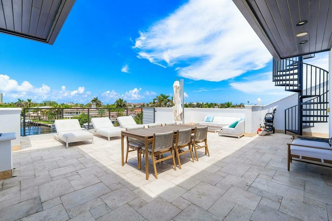 Active With Contract: $9,750,000 (5 beds, 6 baths, 7619 Square Feet)