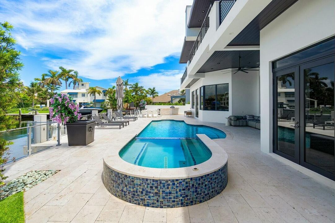 Active With Contract: $9,750,000 (5 beds, 6 baths, 7619 Square Feet)