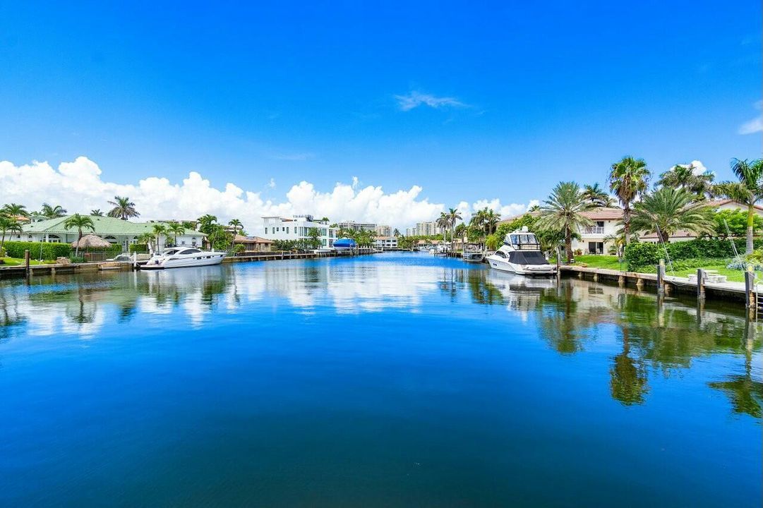 Active With Contract: $9,750,000 (5 beds, 6 baths, 7619 Square Feet)