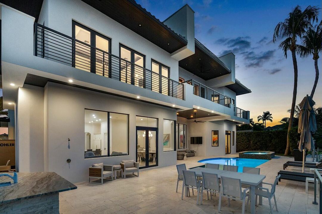 Active With Contract: $9,750,000 (5 beds, 6 baths, 7619 Square Feet)