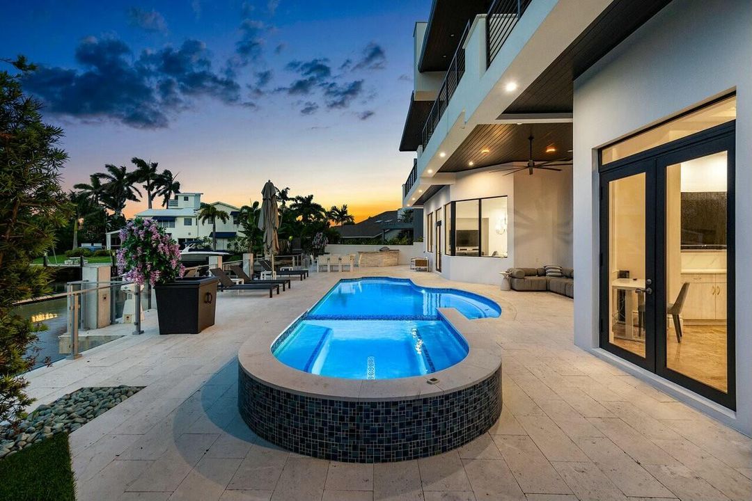 Active With Contract: $9,750,000 (5 beds, 6 baths, 7619 Square Feet)