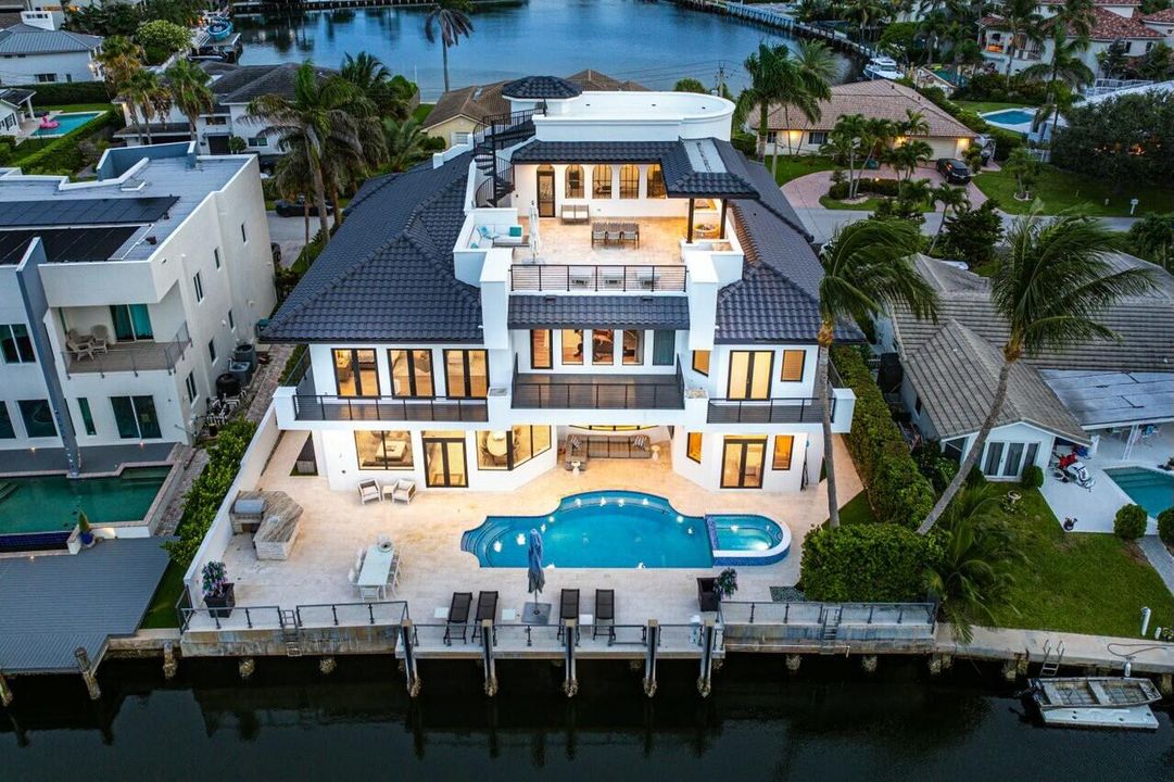 Active With Contract: $9,750,000 (5 beds, 6 baths, 7619 Square Feet)