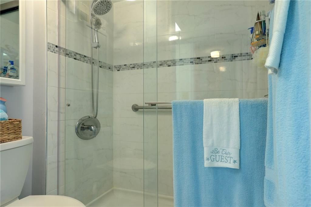 На продажу: $169,900 (2 спален, 2 ванн, 1199 Квадратных фут)