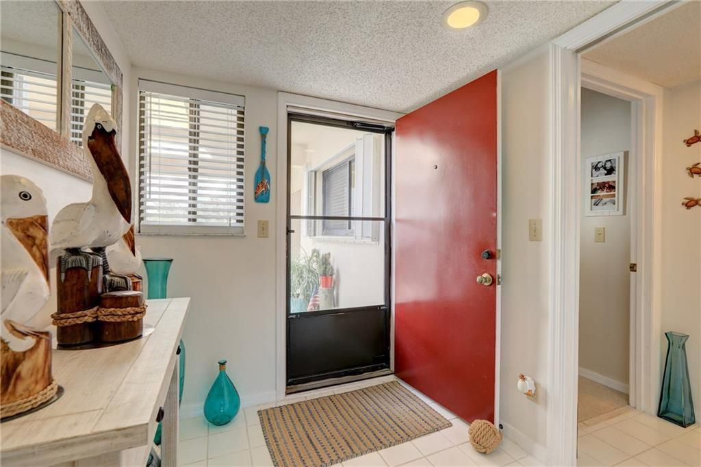 На продажу: $169,900 (2 спален, 2 ванн, 1199 Квадратных фут)