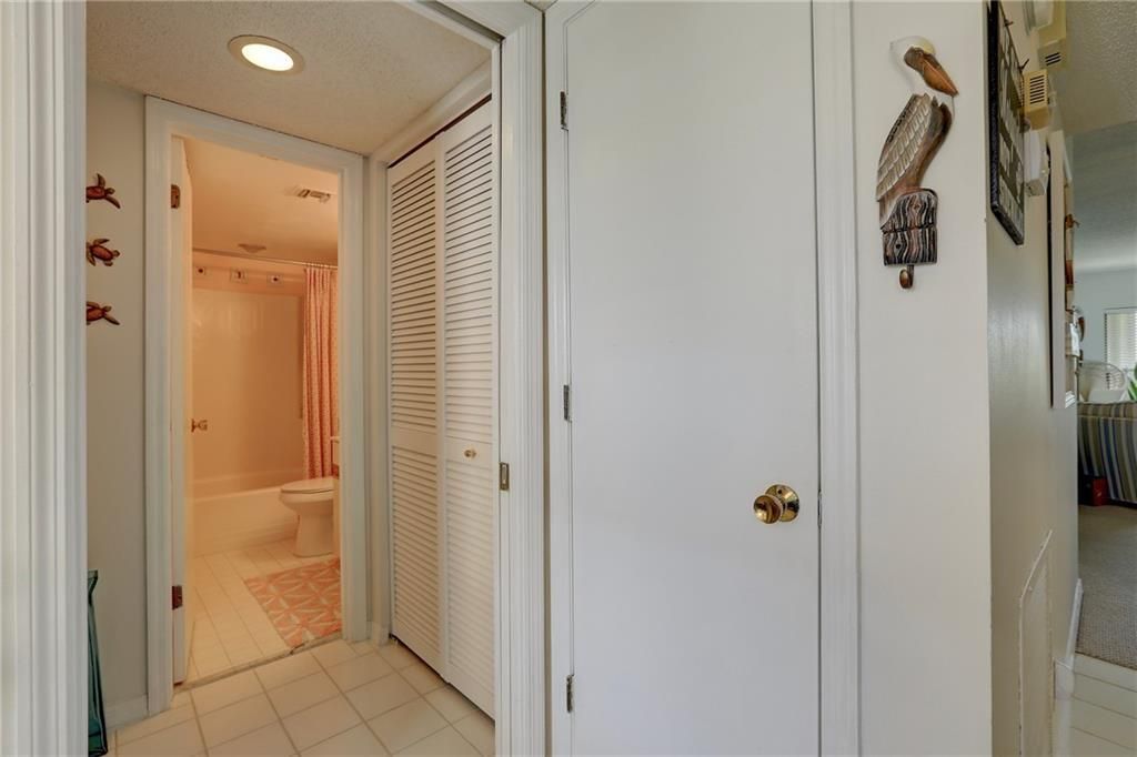 На продажу: $169,900 (2 спален, 2 ванн, 1199 Квадратных фут)