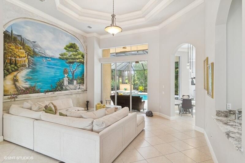 En Venta: $949,000 (4 camas, 4 baños, 3676 Pies cuadrados)