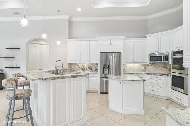 En Venta: $949,000 (4 camas, 4 baños, 3676 Pies cuadrados)