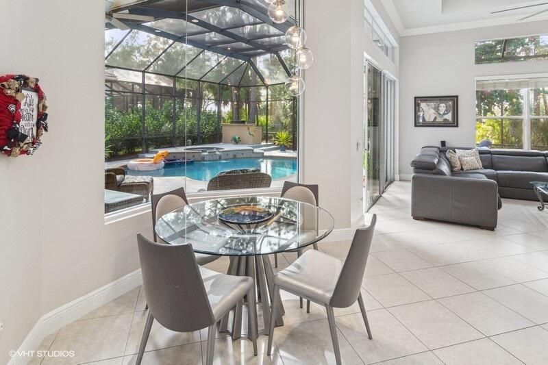 En Venta: $949,000 (4 camas, 4 baños, 3676 Pies cuadrados)