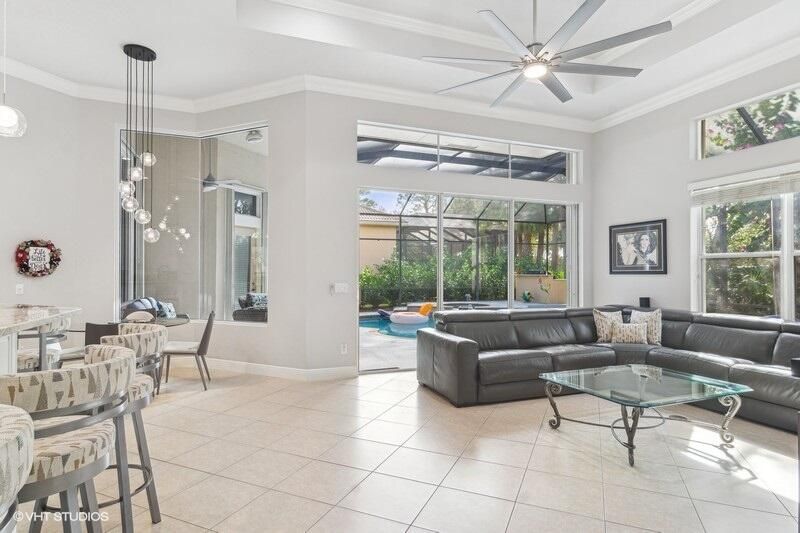 En Venta: $949,000 (4 camas, 4 baños, 3676 Pies cuadrados)