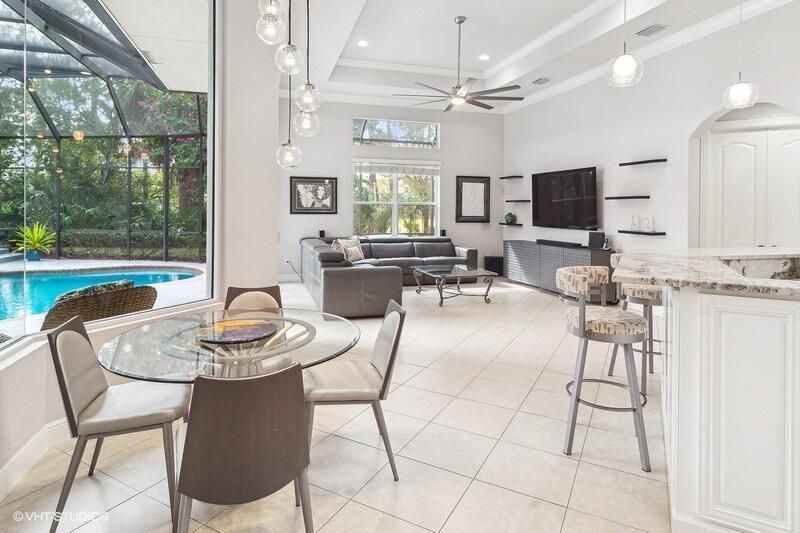 En Venta: $949,000 (4 camas, 4 baños, 3676 Pies cuadrados)