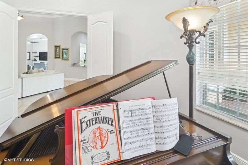 En Venta: $949,000 (4 camas, 4 baños, 3676 Pies cuadrados)