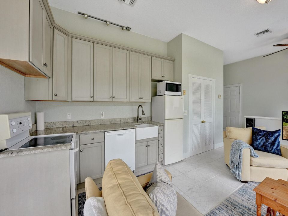 For Sale: $2,350,000 (5 beds, 4 baths, 3320 Square Feet)