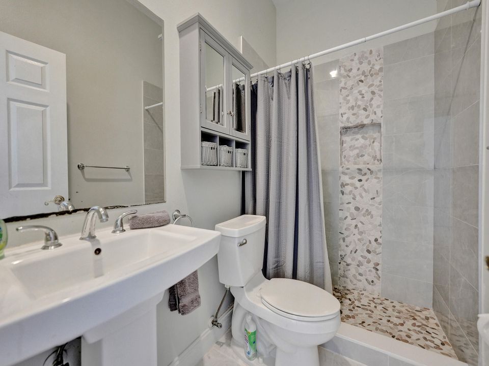 For Sale: $2,350,000 (5 beds, 4 baths, 3320 Square Feet)