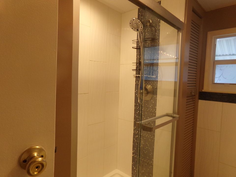 Active With Contract: $129,000 (2 beds, 2 baths, 980 Square Feet)