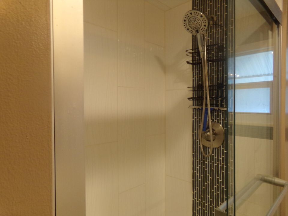 Active With Contract: $129,000 (2 beds, 2 baths, 980 Square Feet)