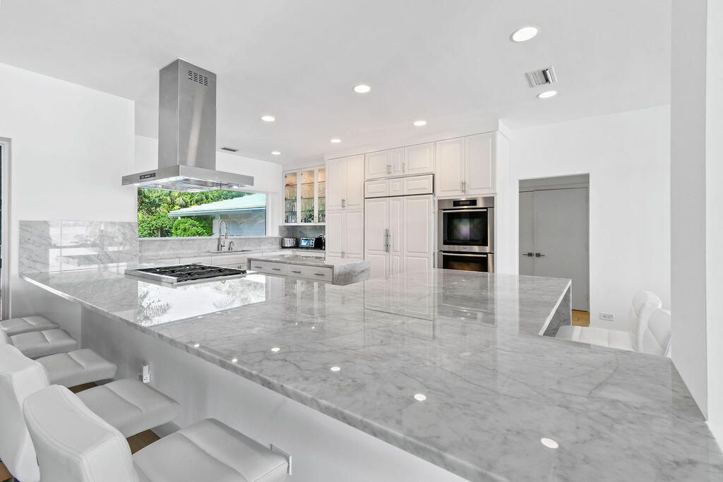 For Rent: $50,000 (5 beds, 5 baths, 4501 Square Feet)