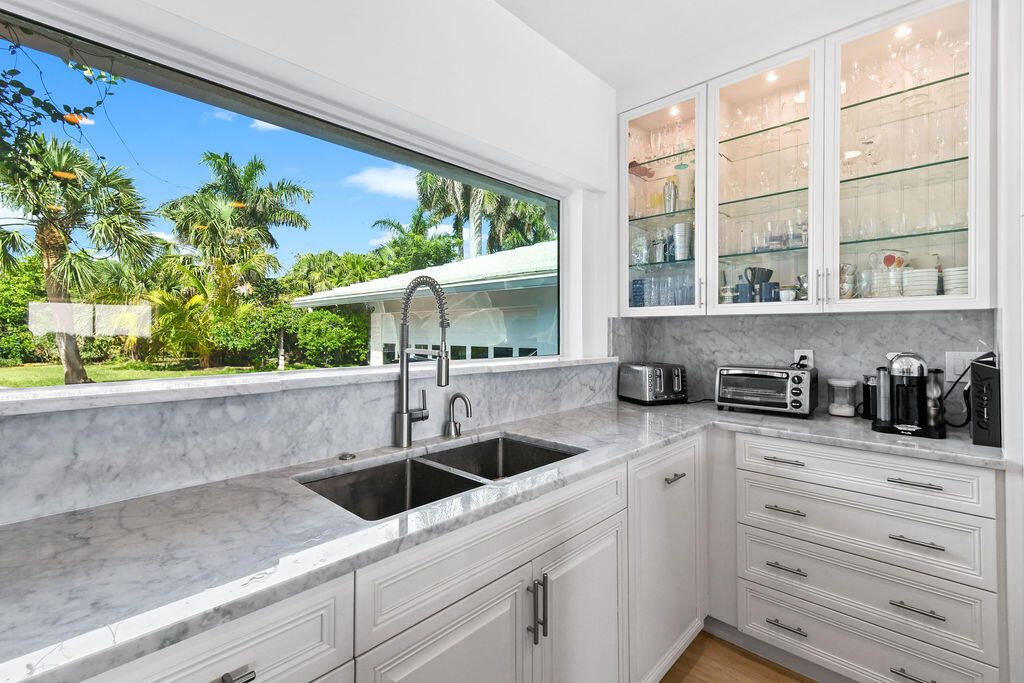 For Rent: $50,000 (5 beds, 5 baths, 4501 Square Feet)