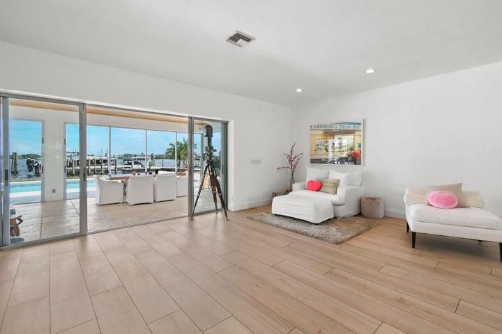 For Rent: $50,000 (5 beds, 5 baths, 4501 Square Feet)