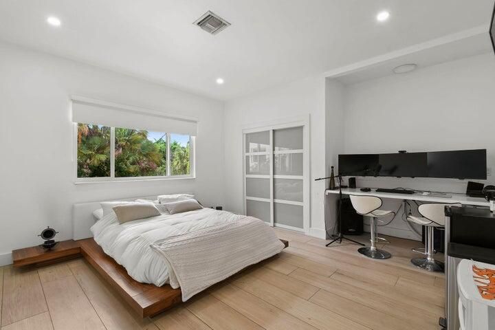 For Rent: $50,000 (5 beds, 5 baths, 4501 Square Feet)