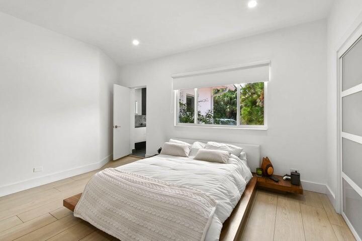 For Rent: $50,000 (5 beds, 5 baths, 4501 Square Feet)