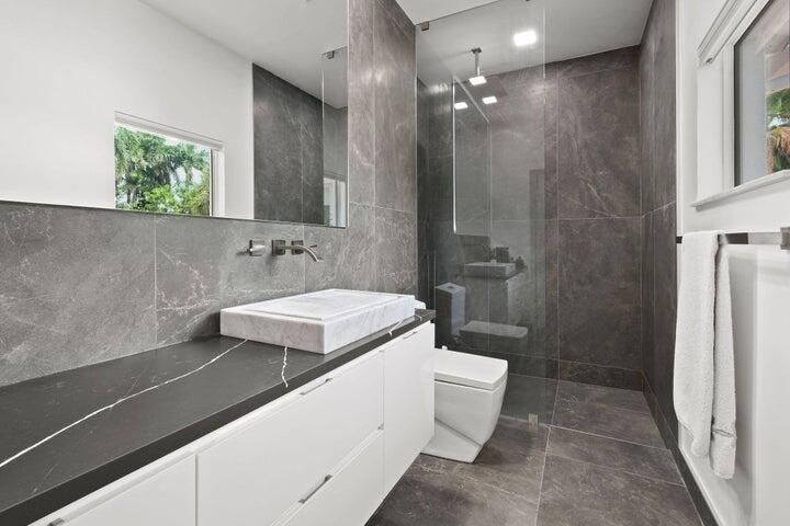 For Rent: $50,000 (5 beds, 5 baths, 4501 Square Feet)