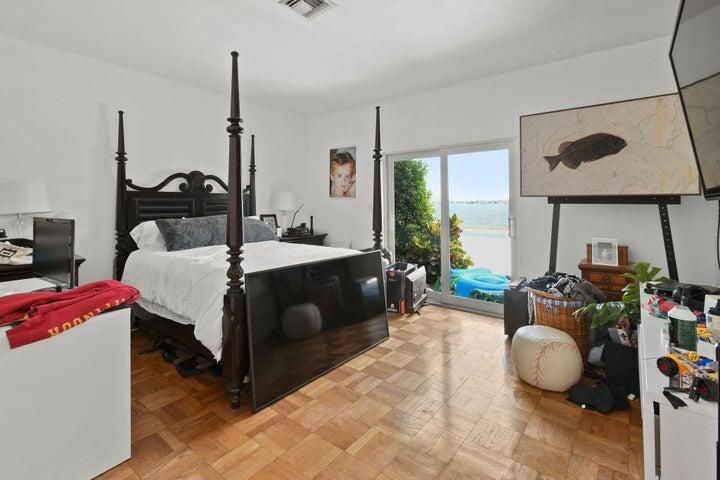 For Rent: $50,000 (5 beds, 5 baths, 4501 Square Feet)