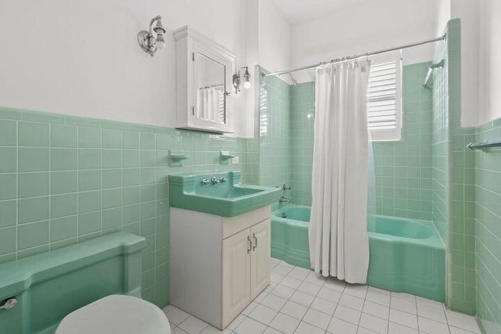 For Rent: $50,000 (5 beds, 5 baths, 4501 Square Feet)