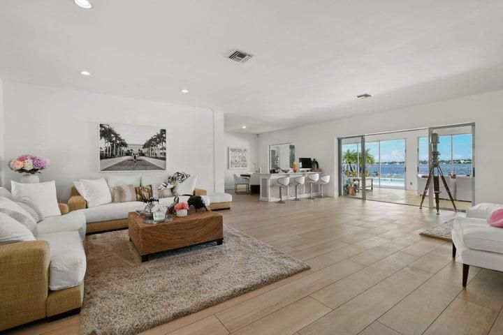 For Rent: $55,000 (5 beds, 5 baths, 4501 Square Feet)