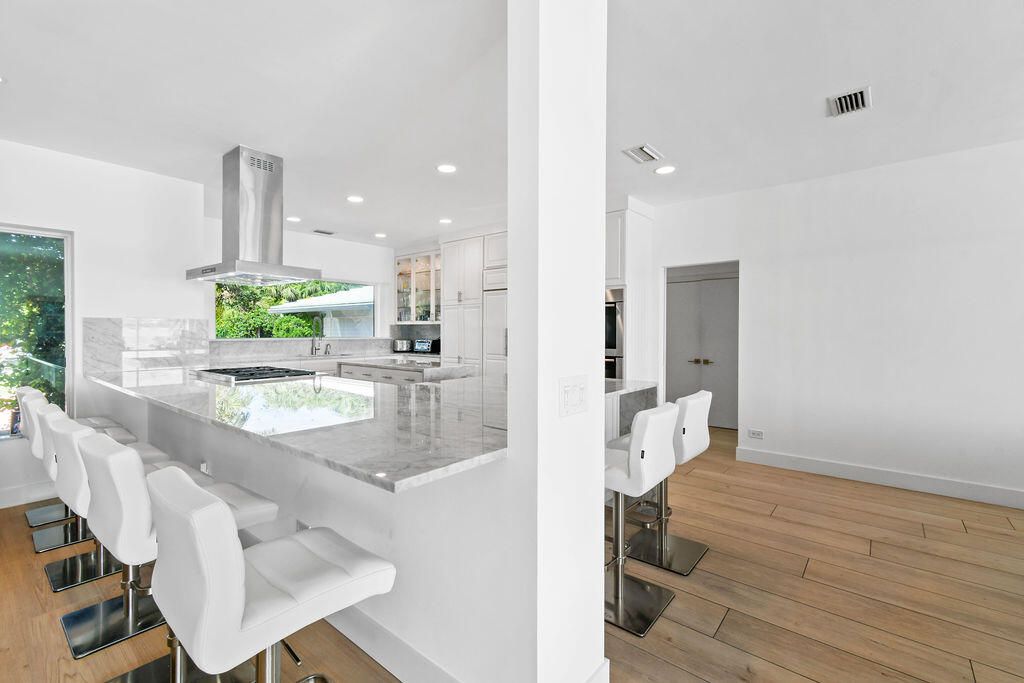 For Rent: $55,000 (5 beds, 5 baths, 4501 Square Feet)