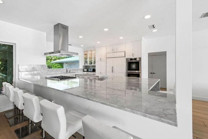 For Rent: $55,000 (5 beds, 5 baths, 4501 Square Feet)