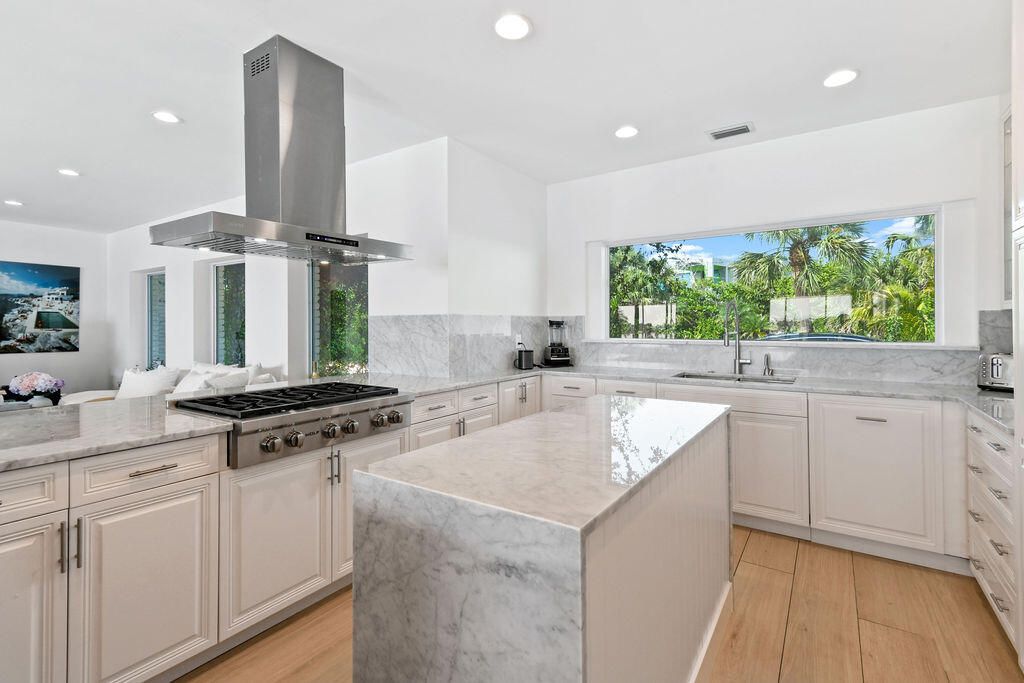 For Rent: $55,000 (5 beds, 5 baths, 4501 Square Feet)