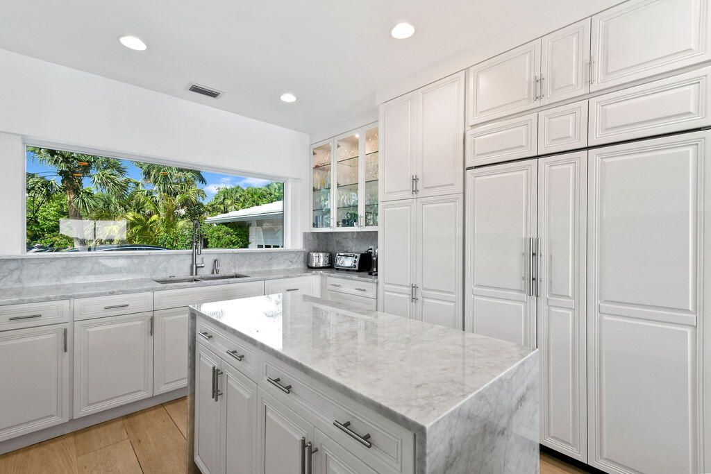 For Rent: $55,000 (5 beds, 5 baths, 4501 Square Feet)