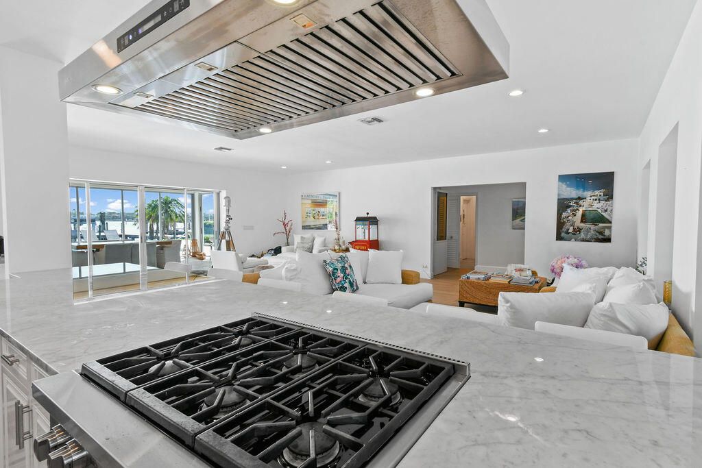 For Rent: $55,000 (5 beds, 5 baths, 4501 Square Feet)