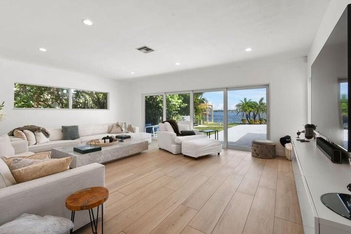 For Rent: $55,000 (5 beds, 5 baths, 4501 Square Feet)