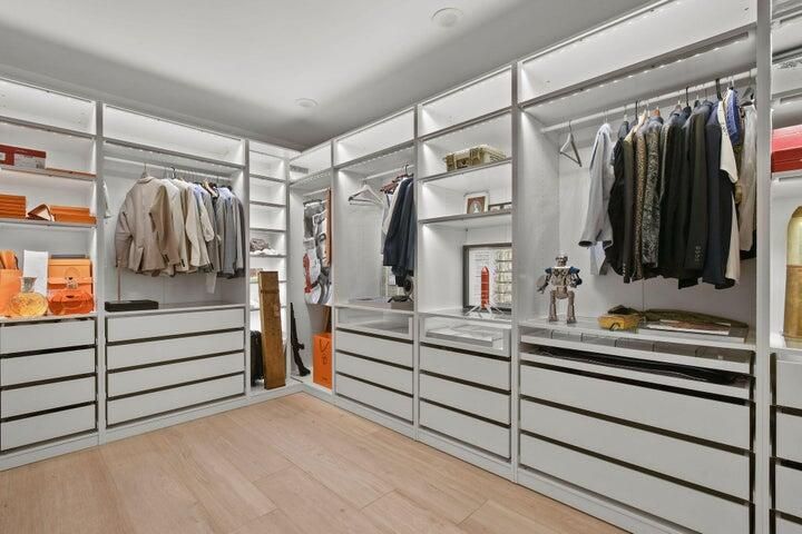 For Rent: $55,000 (5 beds, 5 baths, 4501 Square Feet)