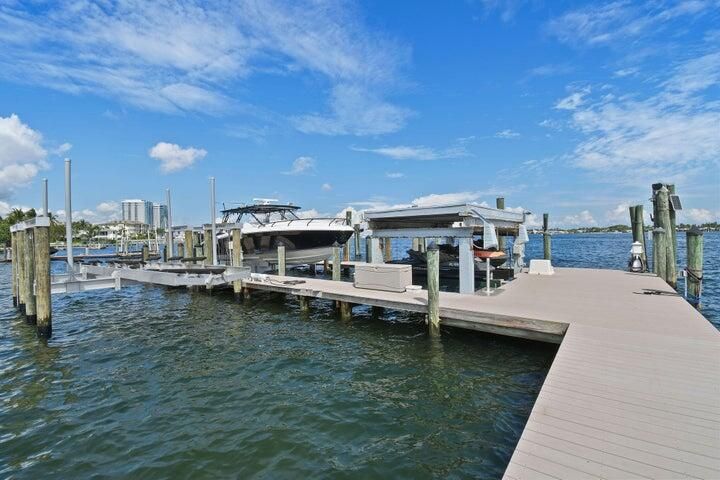 For Rent: $55,000 (5 beds, 5 baths, 4501 Square Feet)