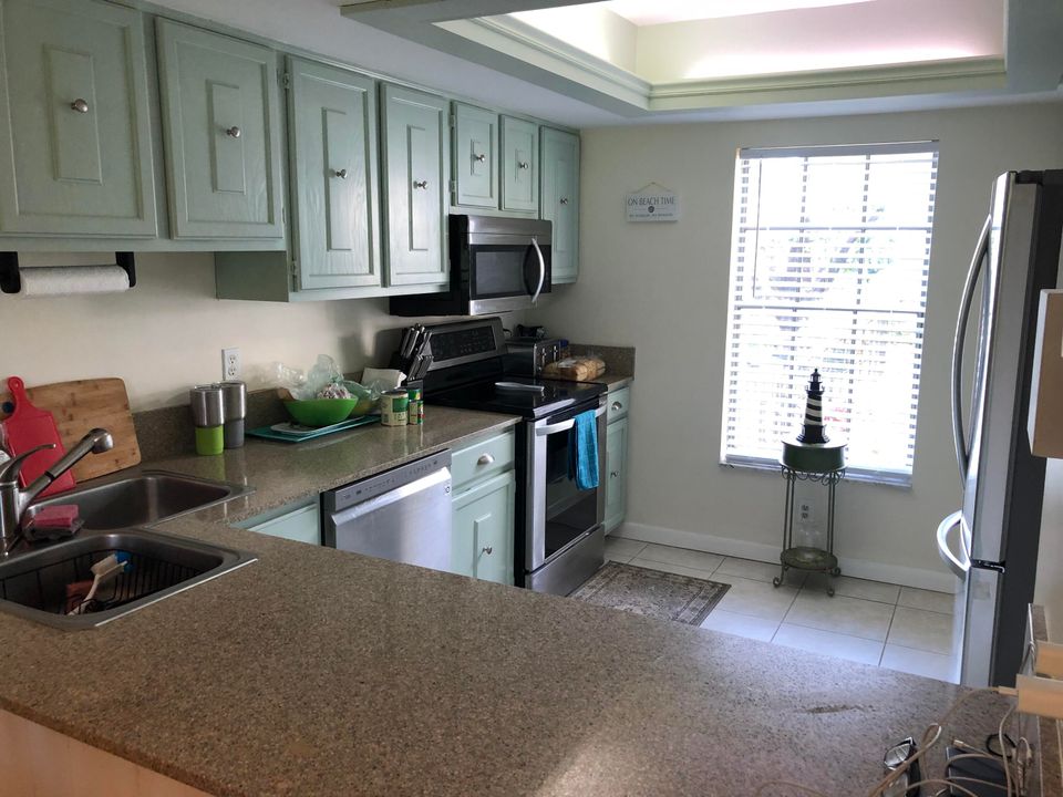 Под контрактом: $3,500 (2 спален, 2 ванн, 1230 Квадратных фут)